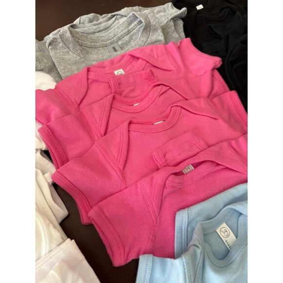 NEW‎ LOT OF 22 Blank Baby & Toddler Bodysuits, T-shirts Mixed Colors Sizes NB-4T - Picture 4 of 9